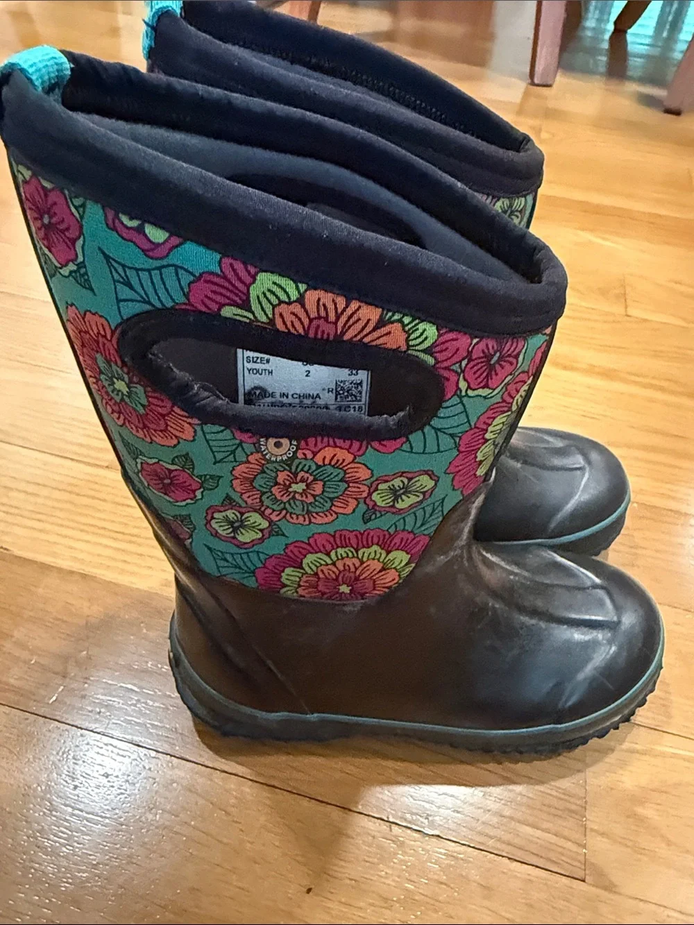 Bogs girls pansies  snow boots size 2 .